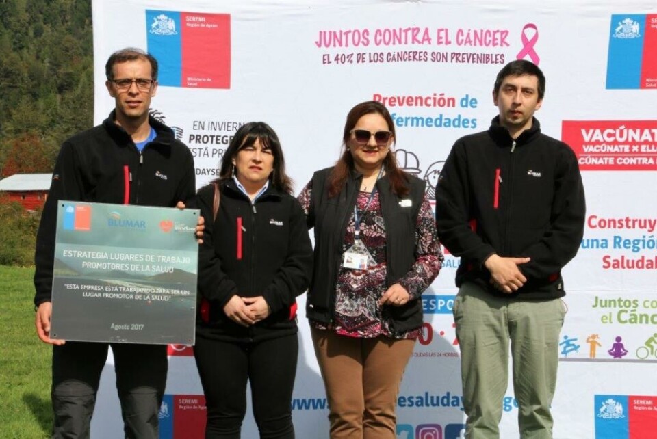 Ceremonia de firma de compromiso con la autoridad de salud de Aysén. Imagen: Blumar.