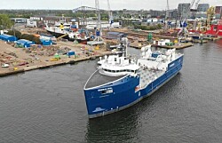 Presentan nuevo barco para transportar alimento de salmón de Skretting y Cargill