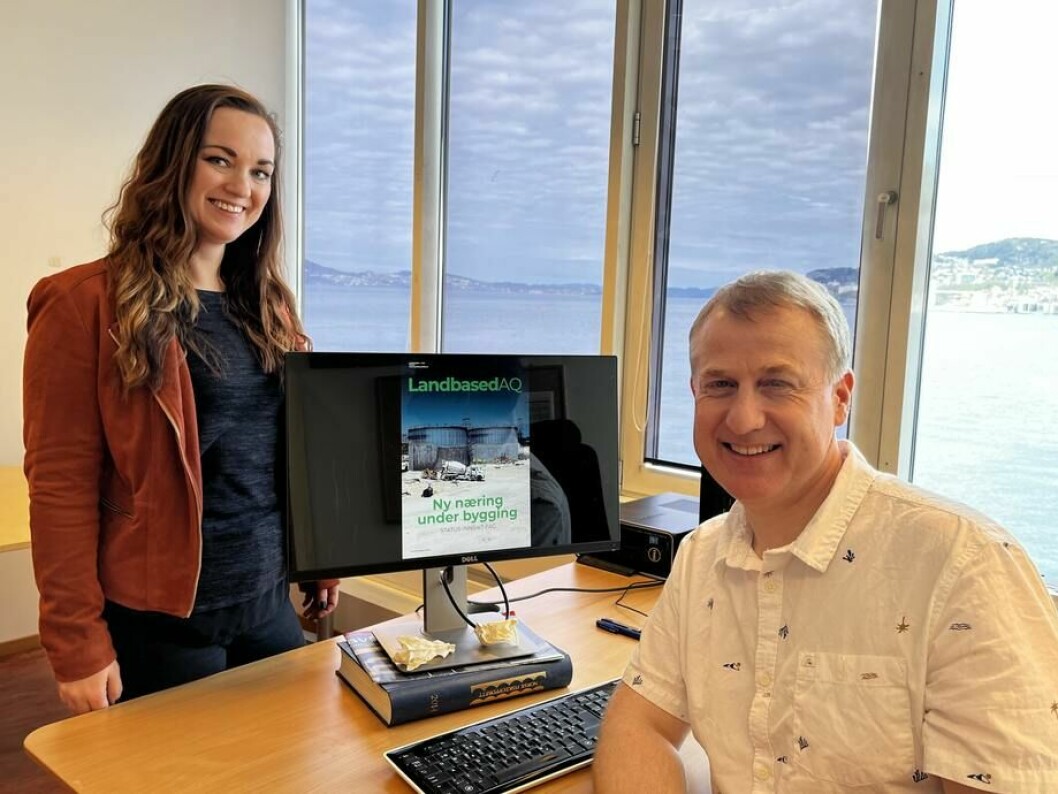 Martine Hjelle trabaja en ventas, mientras que Pål Mugaas Jensen es el editor del nuevo producto de Oceanspace Media, LandbasedAQ. Foto: Anna Goralska.