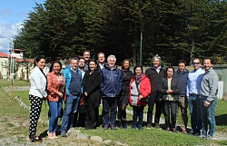 Salmonicultores de Magallanes entregan fondos para proyectos Kawésqar