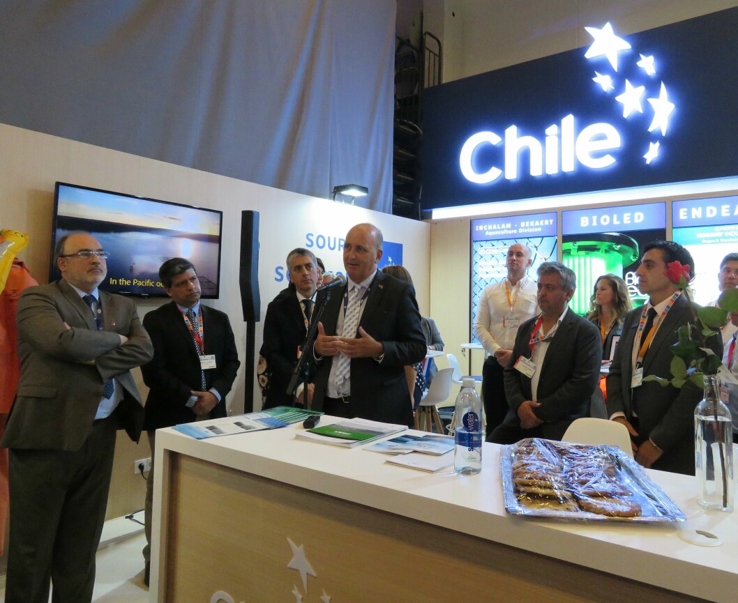 Embajador de Chile en Noruega, Waldemar Coutts, en actividad de inauguración del stand de ProChile. Foto: Karla Faundez, Salmonexpert.
