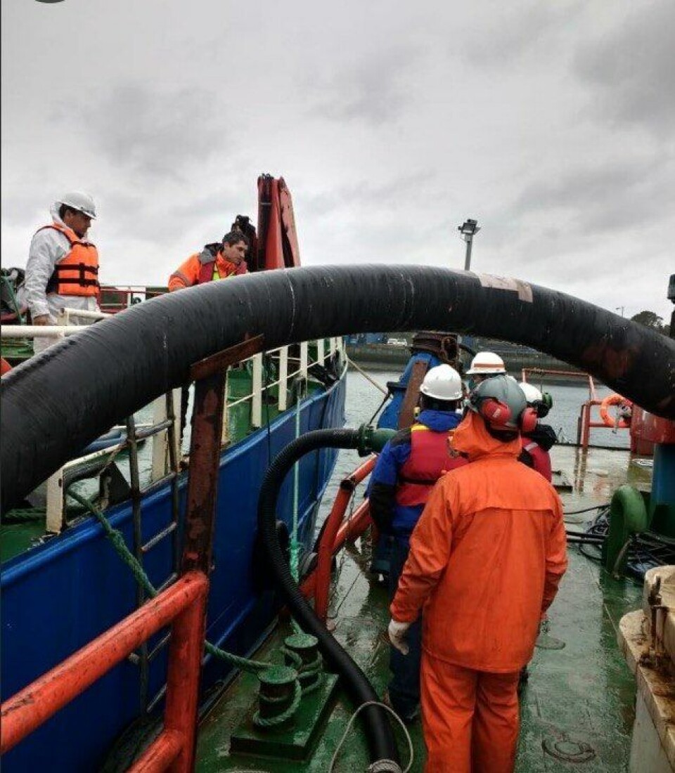 Labores de extracción de Riles desde Seikonegen. Imagen: Armada de Chile.