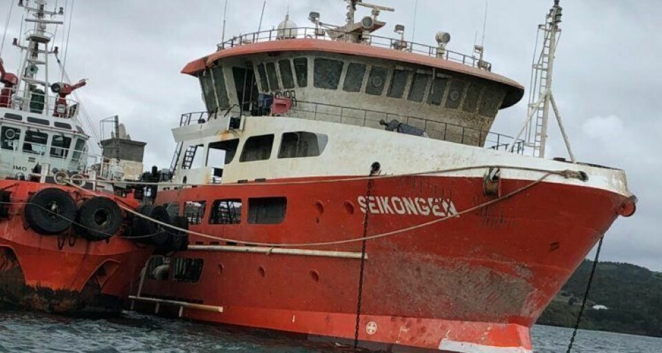 La nave de CPT Empresas que transportaba peces del centro de cultivo Pipilehue de Camanchaca, se hundió frente a la costa de Chonchi (Chiloé) en octubre de 2017. Imagen- Intendencia.