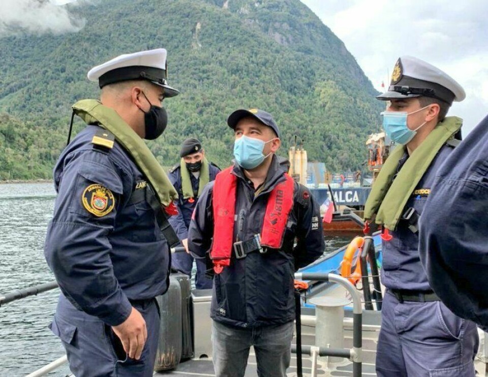 Fiscalización de Sernapesca y Autoridad Marítima a centros de salmón afectados por eventos FAN en Aysén. Foto: Sernapesca.