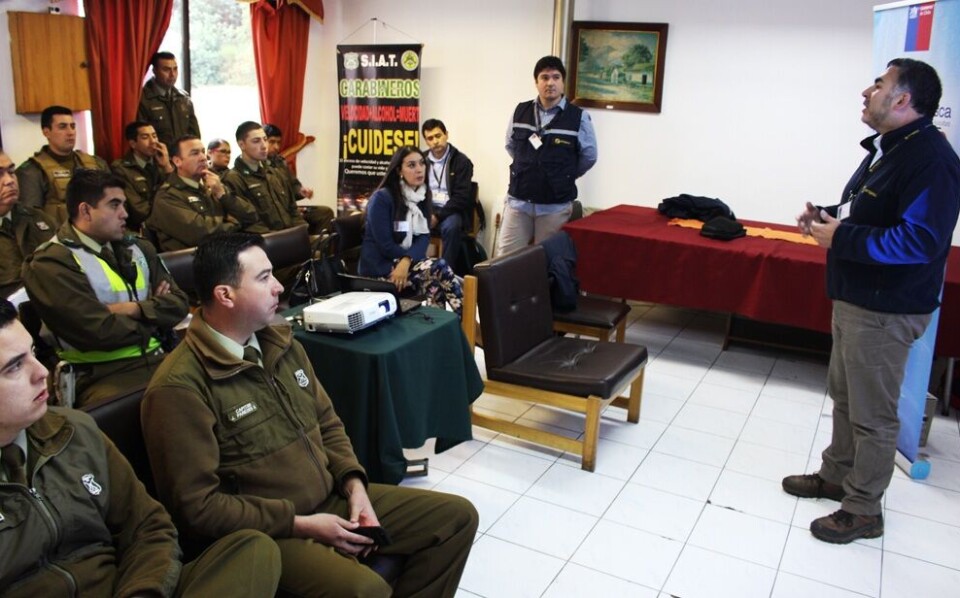 Capacitación de Sernapesca a Carabineros. Foto: Sernapesca.