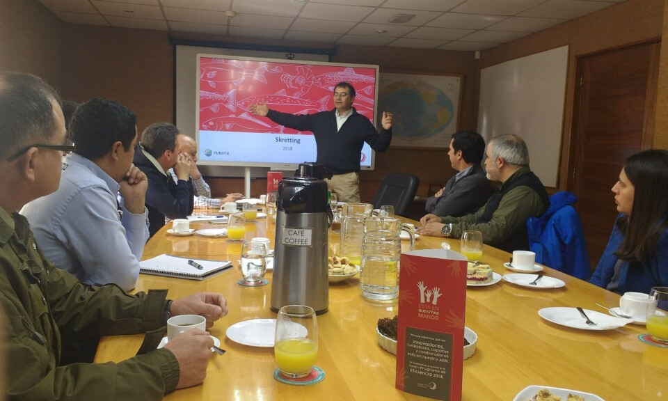 Ronald Barlow mostró la historia de la empresa a los asistentes a través de una presentación. Foto: Skretting.