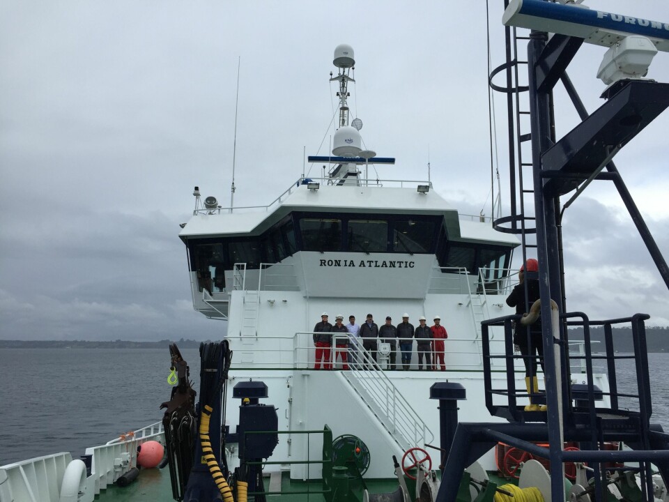 Tripulación de Ronia Atlantic. De izquierda a derecha: Sergio Alvarado (tripulante de cubierta), Rodrigo Messa (Oficial de Maquina), Osvaldo Escobar (cocinero), Carlos Hernández (oficial de puente), Gonzalo Doren (Capitán), Marcos Fuentes (oficial de puente), Cristián Valenzuela (Jefe de Maquina) y Pedro Carrasco (tripulante de Cubierta). Foto: Solvtrans.