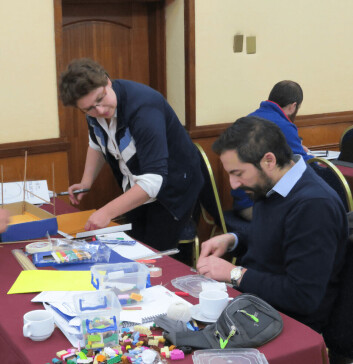 Uno de los equipos de trabajo conformados en el taller. Foto: Salmonexpert. Uno de los equipos de trabajo conformados en el taller. Foto: Salmonexpert.