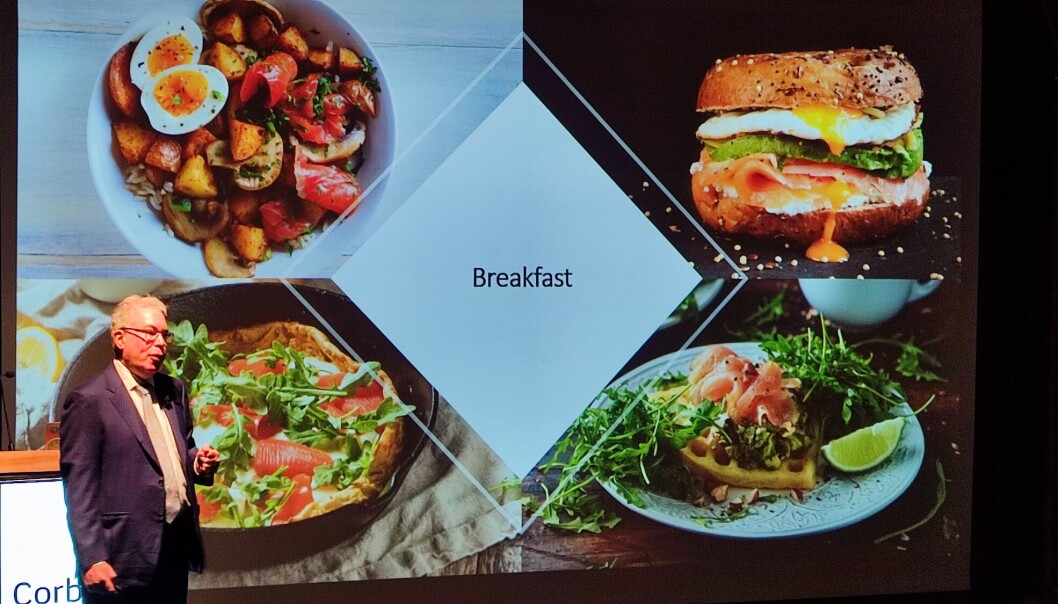 Arlin Wasserman expuso diferentes alternativas para consumir salmón no solo a la cena, sino que también al desayuno o al almuerzo. Arlin Wasserman expuso diferentes alternativas para consumir salmón no solo a la cena, sino que también al desayuno o al almuerzo.