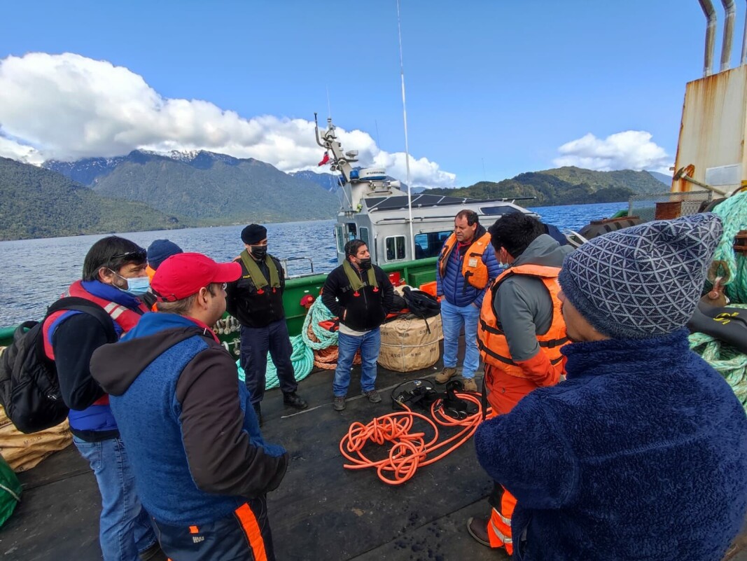 Operativo por accidente de buzo en centro de Salmones Camanchaca. Operativo por accidente de buzo en centro de Salmones Camanchaca.