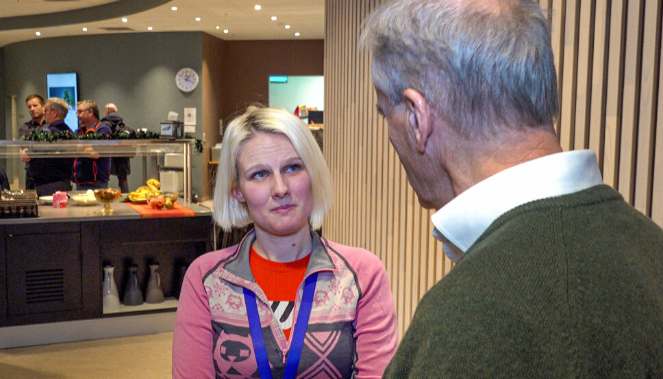 Mette Bråten, delegada sindical en jefe de NNN y trabajadora de filetes, le entregó al primer ministro Jonas Gahr Støre comentarios claros sobre cómo ella y sus colegas experimentan la situación en la planta de proceso justo antes de Navidad.