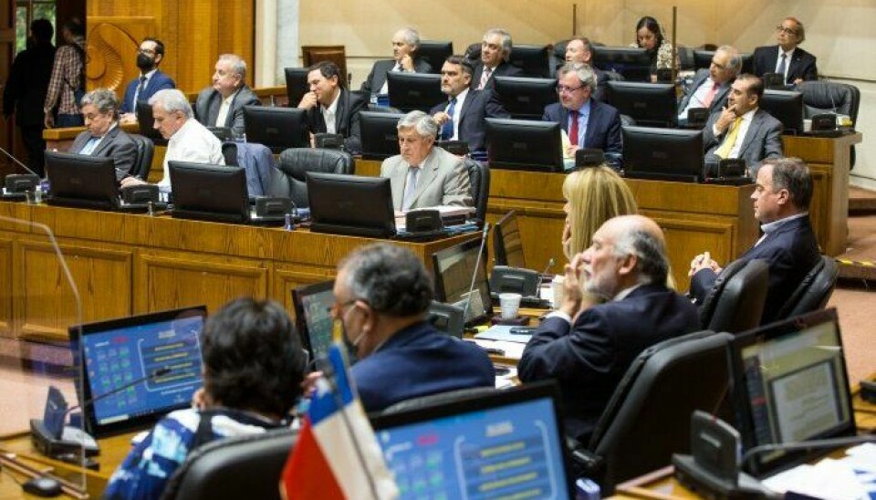 Sesión del Senado donde se aprobó la nueva ley que endurece sanciones por escapes de salmones.