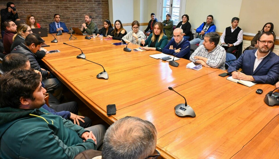 Las principales autoridades regionales, dirigentes de los trabajadores y dos ejecutivos de Nova Austral participaron en una extensa reunión en Punta Arenas.