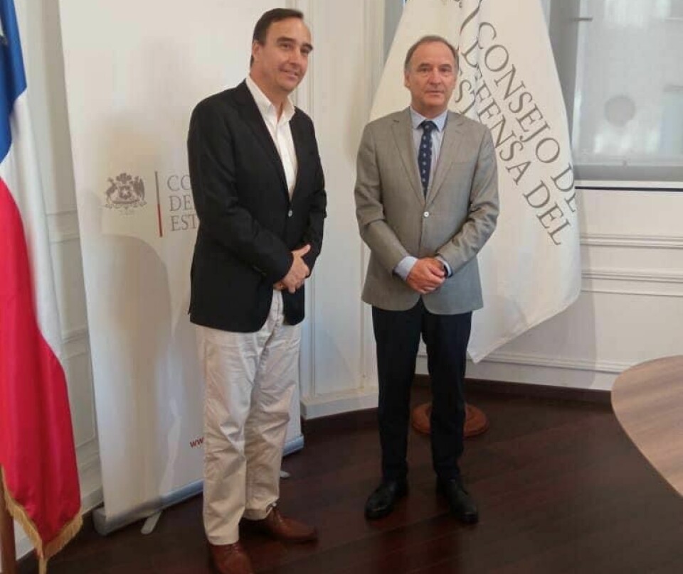 El gobernador Jorge Flies se reunió el viernes con el presidente del CDE, Juan Peribonio.