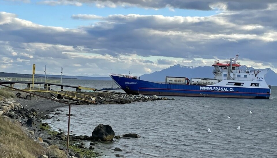 Numerosas embarcaciones prestan servicios a la salmonicultura en Magallanes lo que hace de la navegación una fuente de empleo atractiva.