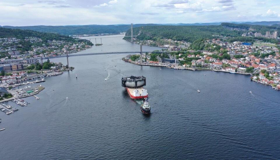 Aquí está el 'Donut Marino' en camino para cultivo de salmón