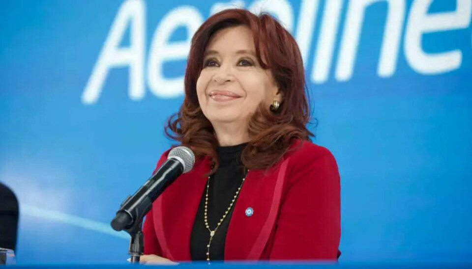La Vicepresidenta de Argentina, Cristina Kirchner, vinculó las exportaciones de salmón chileno desde El Calafate como parte del éxito de Aerolíneas Argentinas.