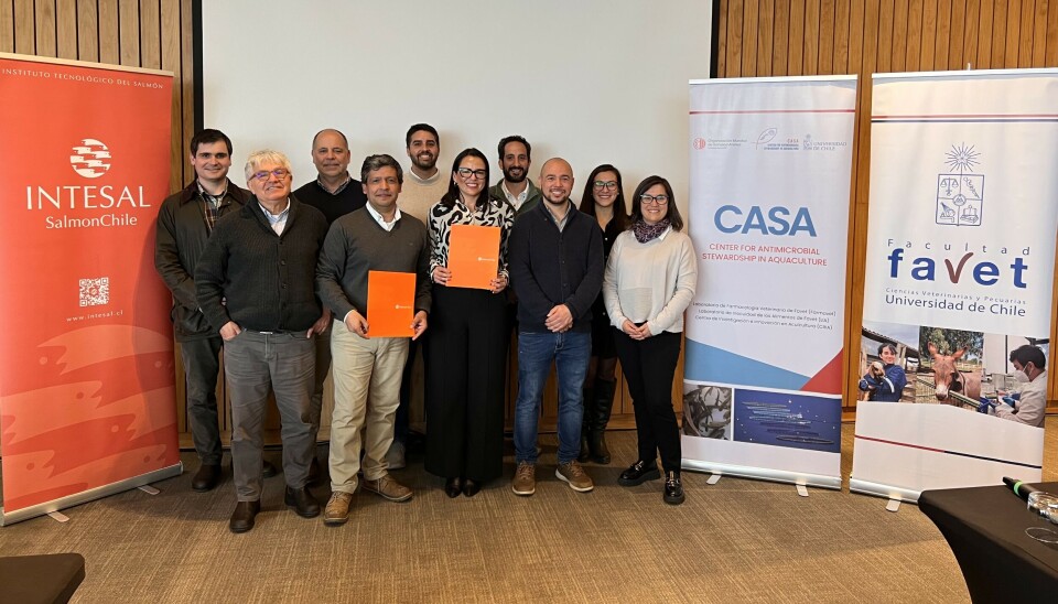 Favet firma alianza científica estratégica con la salmonicultura
