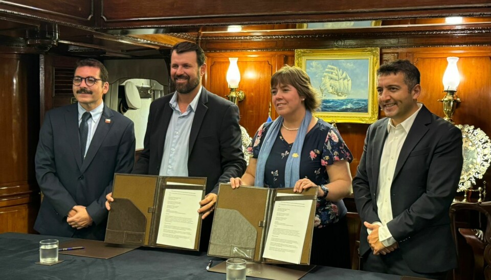 Consejo del salmón firma inédito acuerdo de cooperación de acuicultura continental