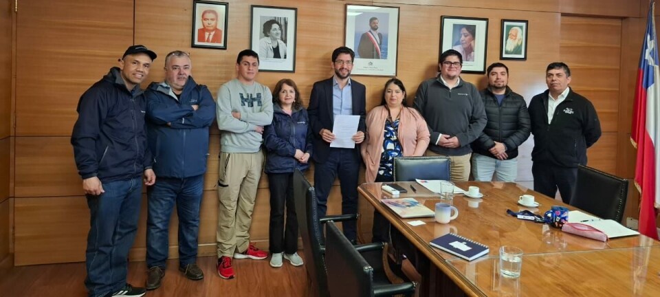 Trabajadores del salmón solicitan al Gobierno no apoyar más a las ONG ambientalistas