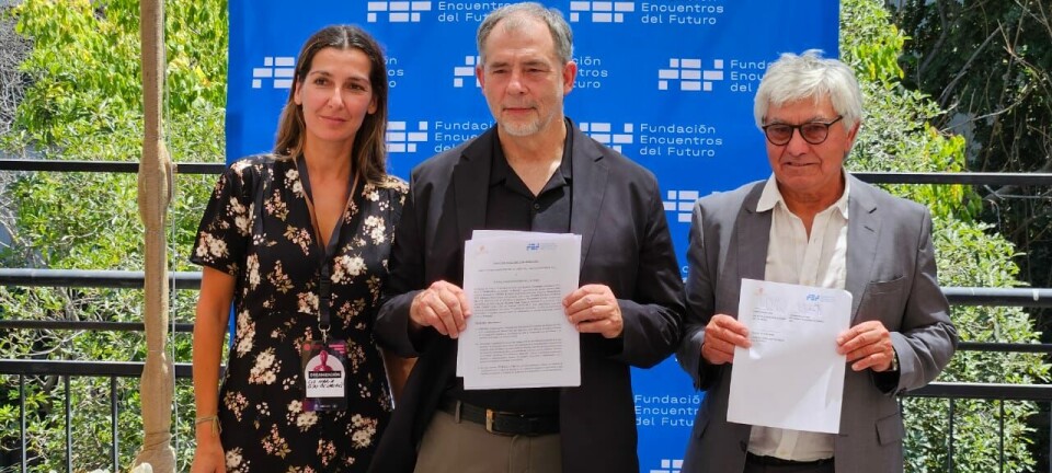 Firman acuerdo para potenciar la ciencia relacionada a la salmonicultura y los océanos