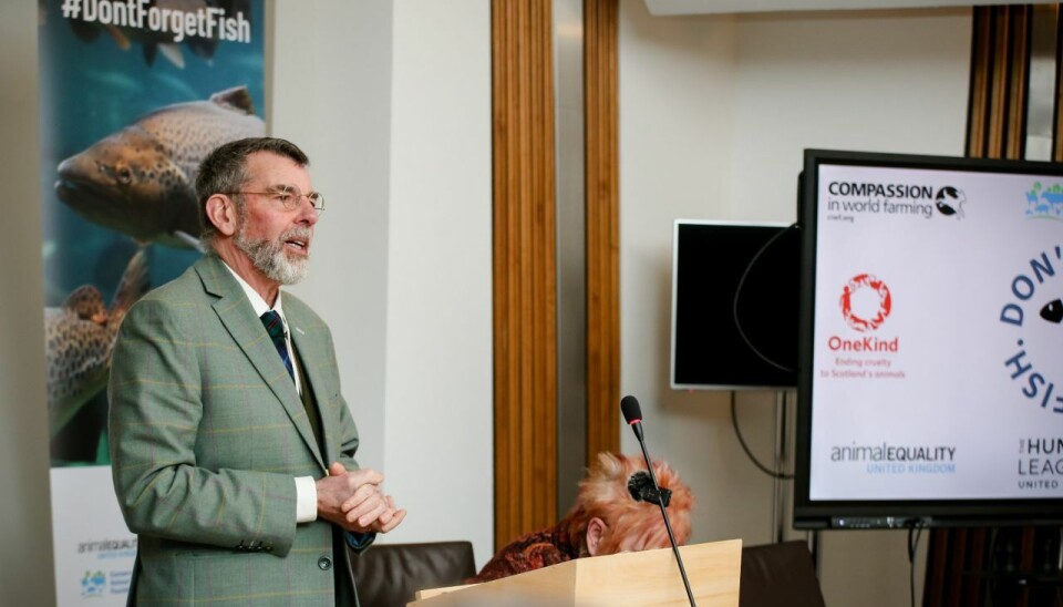 Ronnie Soutar, director veterinario de Scottish Sea Farms, habla en una recepción patrocinada por Christine Grahame MSP en Holyrood.
