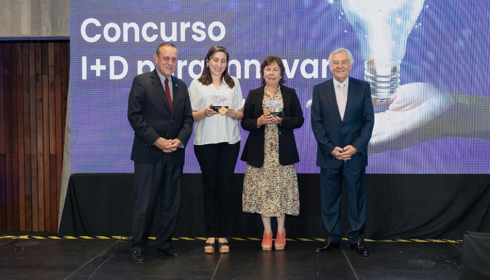 De izquierda a derecha: Ignacio Sánchez, Rector UC; Deborah Vargas, Directora alterna del proyecto; Ana María Sandino, Directora del proyecto; Roberto Angelini, Presidente de Fundación Copec-UC