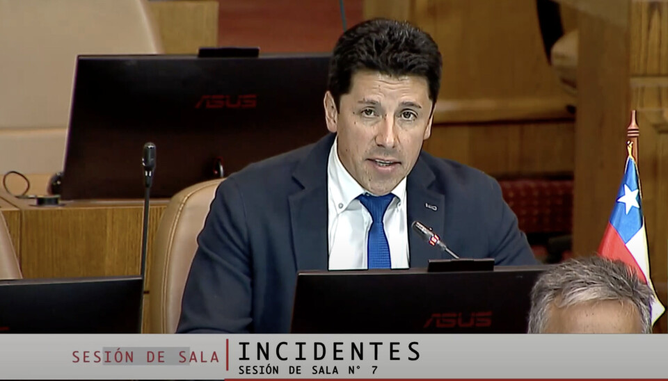 Salmonicultura bajo presión: Parlamentario denuncia ideologización en reglamento del SBAP