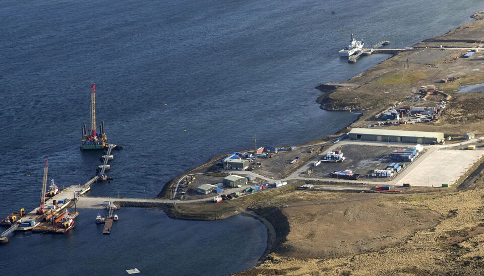Fotografía aérea de Mare Harbour, Islas Malvinas Orientales, donde Unity Marine planea construir una de sus dos unidades de smolt RAS.