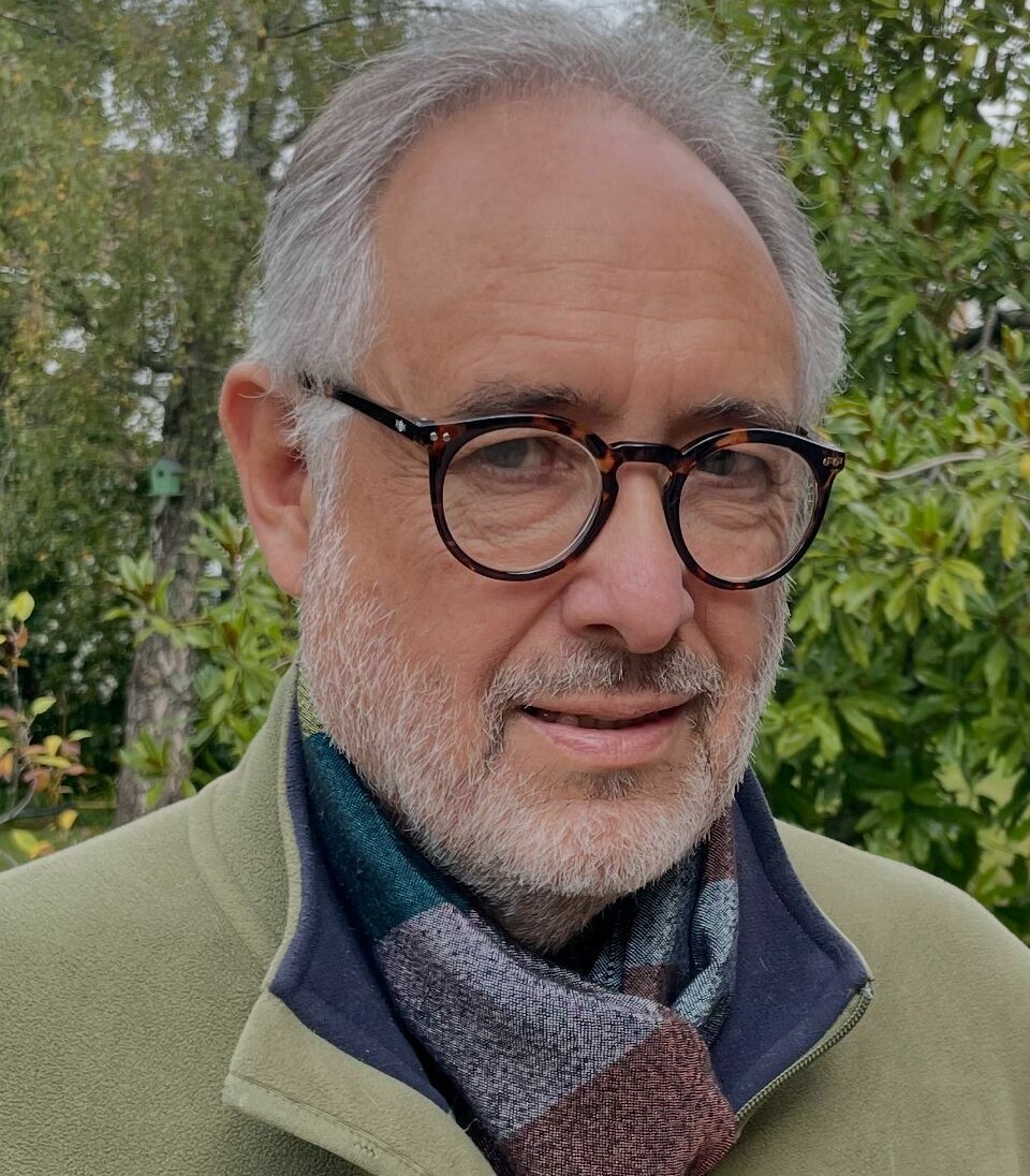 Dr. Gustavo Parada.