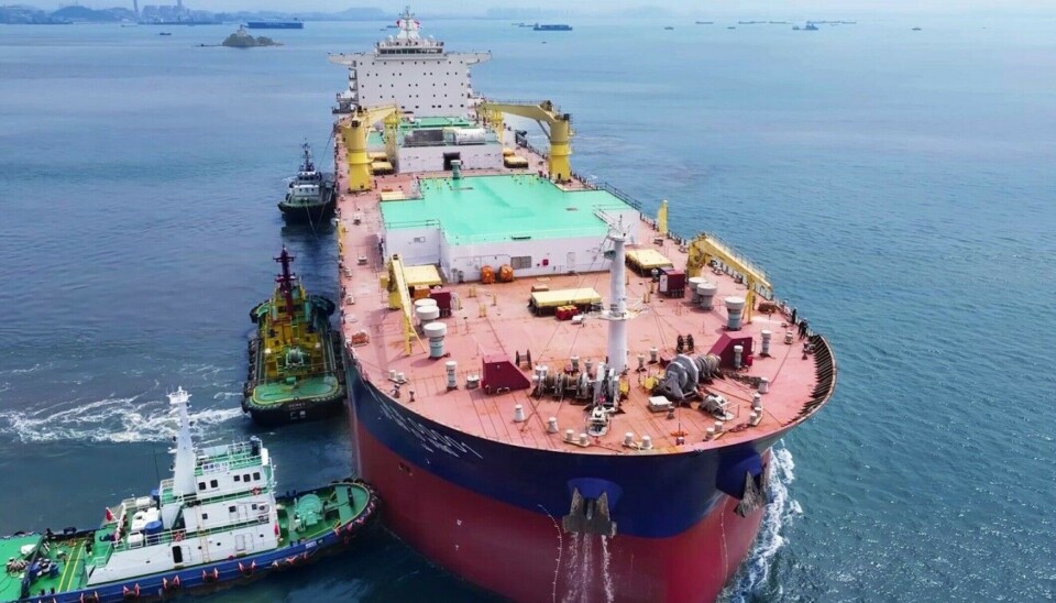 El primer barco del mundo para cultivo de salmón zarpa a realizar pruebas en el mar