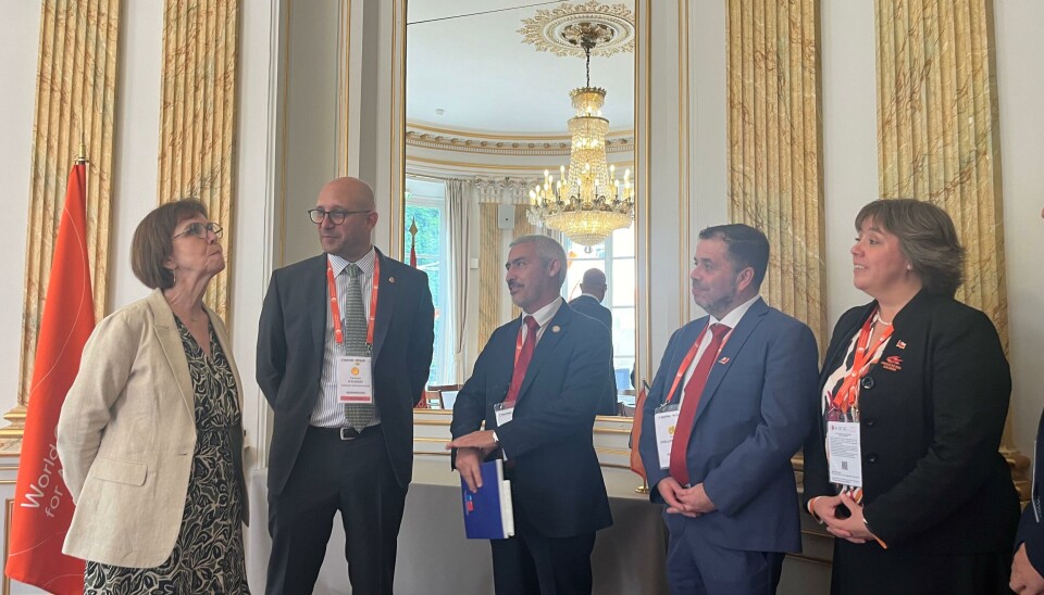 Presidenta ejecutiva del Consejo del Salmón, Loreto Seguel, junto a líderes de la OMSA.