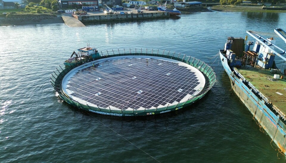 Alta tecnología: Productor de salmón lanza la primera jaula solar flotante de Chile