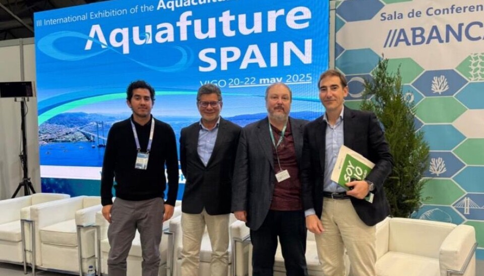 Junto a otros participantes en el panel en que intervino Adolfo Alvial.