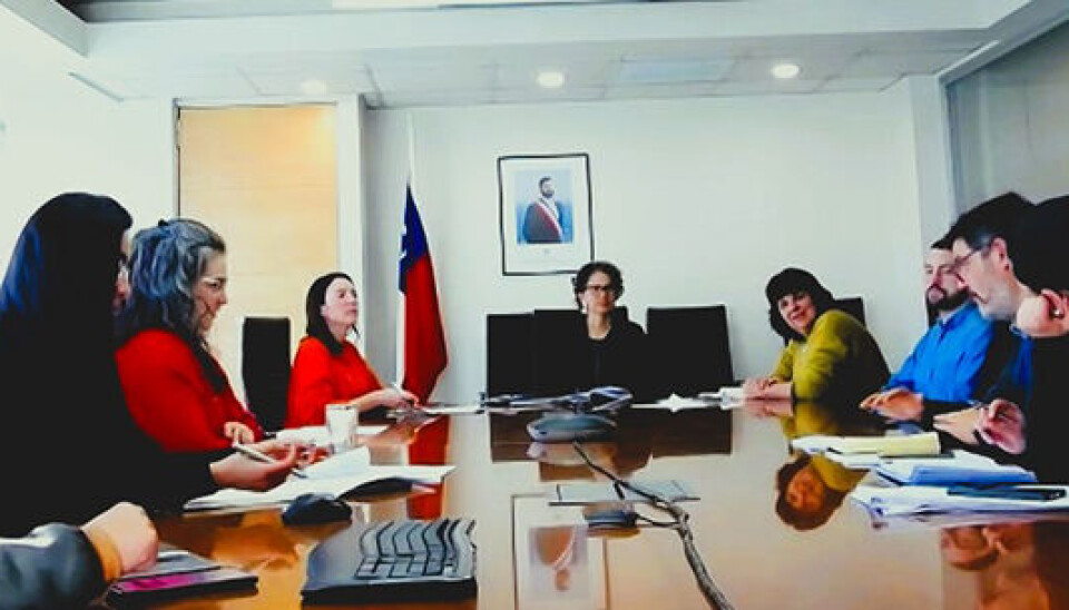 Ministra del Medio Ambiente, Maisa Rojas, junto a ONGs de la Campaña Salvemos la Patagonia.