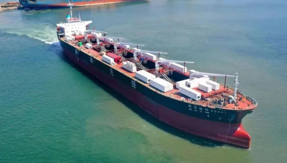 Se informa que Zhe Dai Yu Yang 60001 está equipado con siete tanques y tiene capacidad para producir 2.800 toneladas de salmón al año.