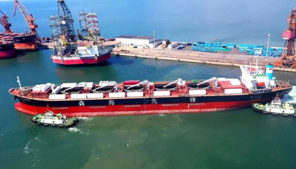 El Zhe Dai Yu Yang 60001 es un granelero Panamax reconvertido en centro de cultivo de salmón, certificado para su uso en aguas chinas e internacionales.