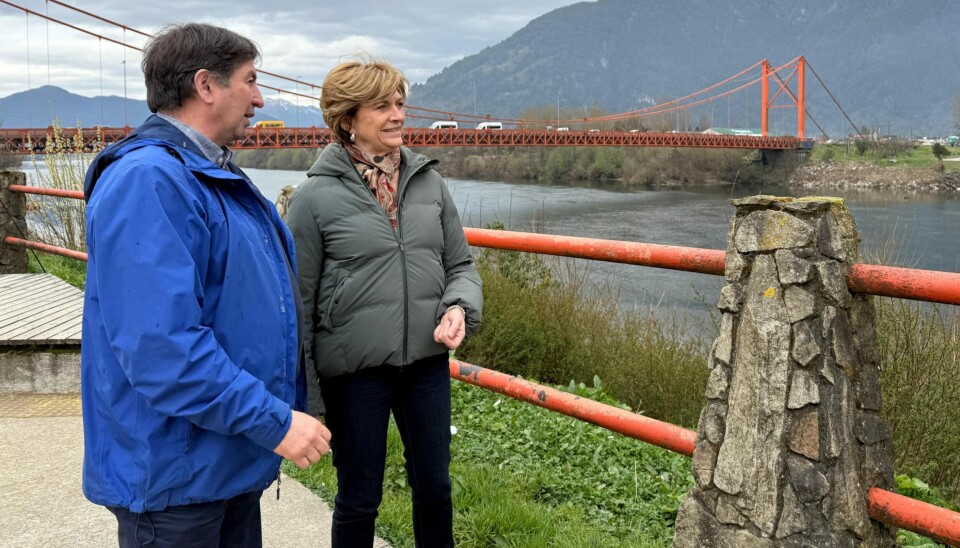 Evelyn Matthei junto al alcalde de Puerto Aysén, Luis Martínez.