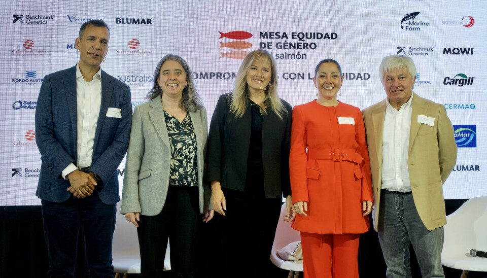 Industria salmonicultora más que duplica a la minería en participación femenina