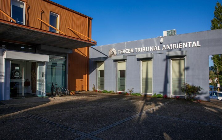 Cooke Chile critica resolución que mantiene la paralización de su centro de salmones