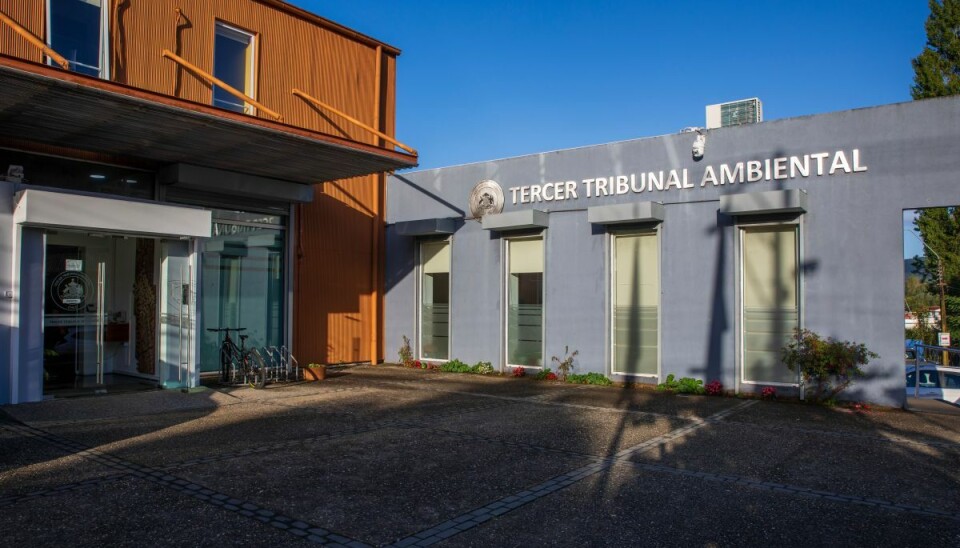 Cooke Chile critica resolución que mantiene la paralización de su centro de salmones